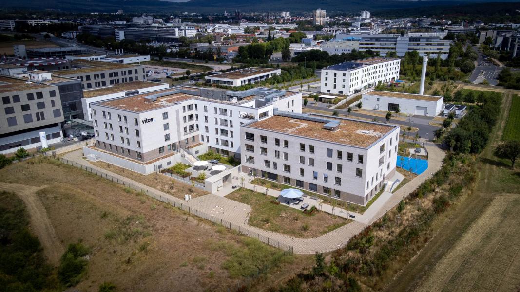 Vitos Hochtaunus Campus Zeppelinstraße - Das Bild zeigt das Hauptgebäude in Bad Homburg an.